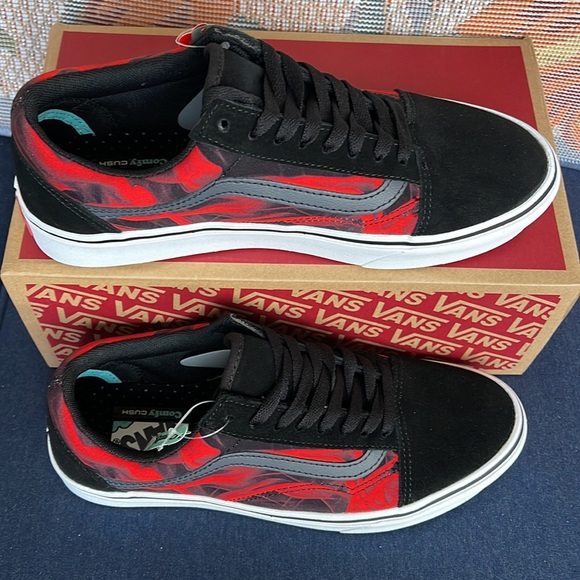 Vans Comfycush Old School 
After Dark Black/Red
VNOA5DYCY09
WMNS sneakers - Picture 5 of 16